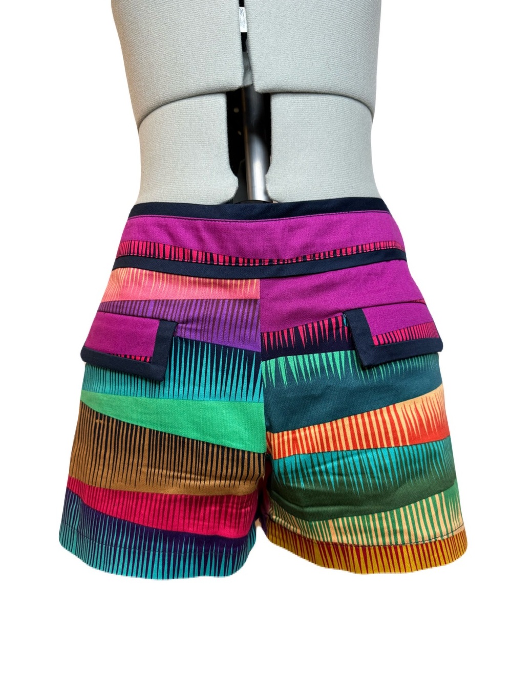 Trina Turk Shorts Gold Zipper 4